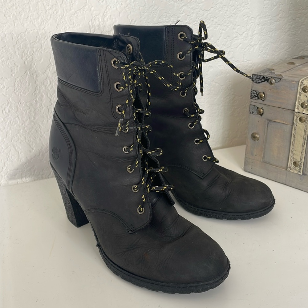 Timberland Classic Heeled Lace up Boots size 9